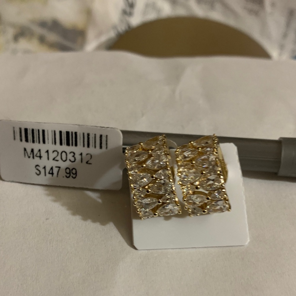 New. Elegant Gold and Crystal Women's Earrings
